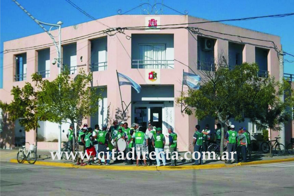 Jovita: sorpresiva e inusual protesta de trabajadores de ATE frente al municipio