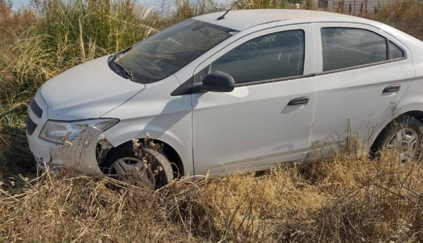 Trató de esquivar un pozo y protagonizó un accidente en Ruta 4