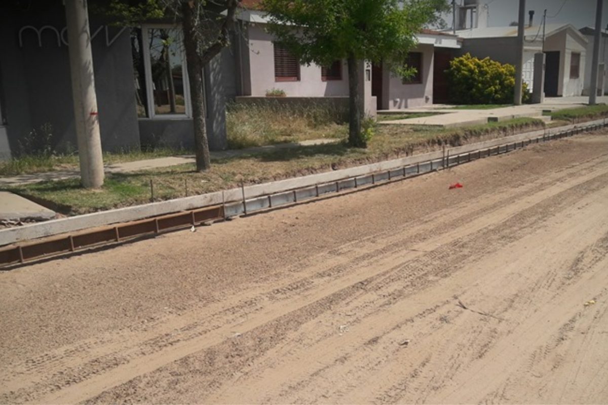 Del Campillo: el municipio ejecuta obras de infraestructura en calle J. L. de Cabrera