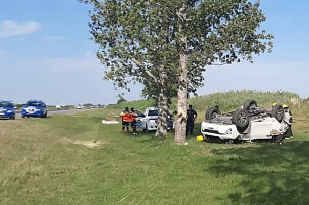 Accidente: automóvil protagonizó un vuelco en Ruta 7, cerca de V. Mackenna