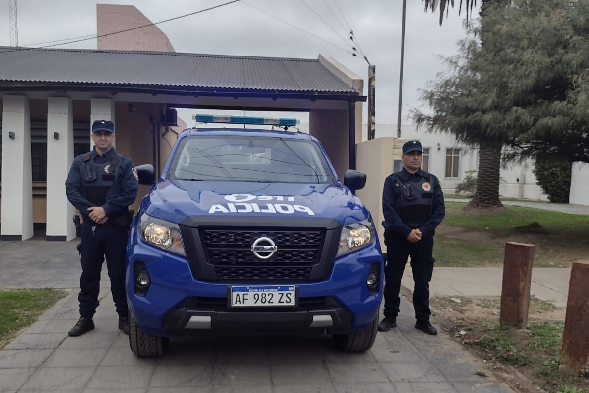 Buchardo y Villa Valeria recibieron camionetas cero kilómetro para la Policía