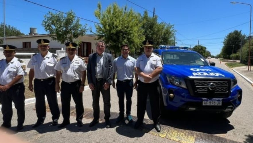 La Provincia hizo entrega de nuevos móviles policiales en Villa Rossi y La Cesira