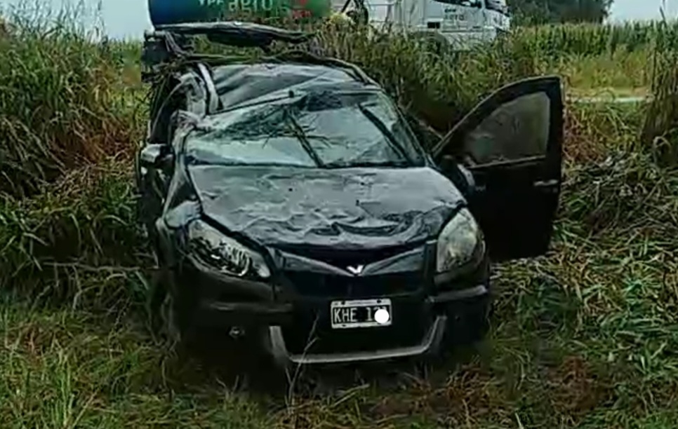 Accidente: automóvil protagonizó un vuelco en cercanías de Laboulaye (Ruta 4)