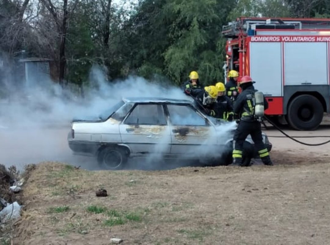 Se incendió automóvil conducido por joven de Mattaldi: solo daños materiales