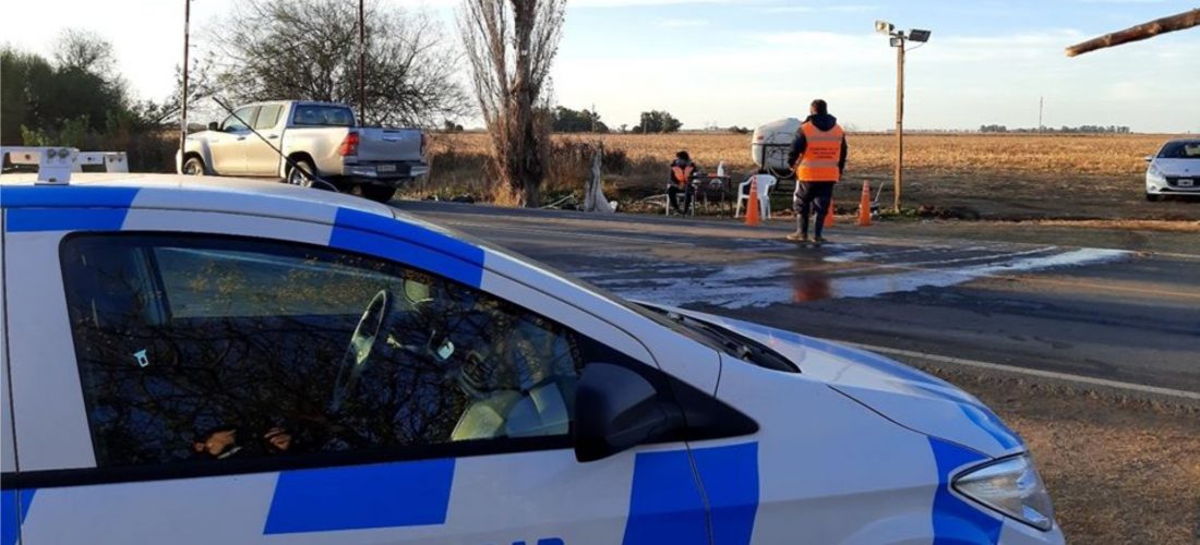 Quiso evitar un control sanitario en Serrano y quedó varado sobre un bordo de tierra