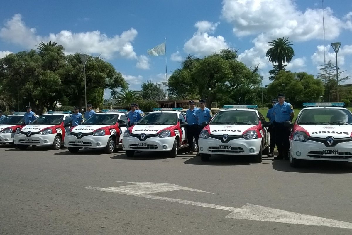 Provincia entregó 8 móviles policiales a la Departamental Roque S. Peña