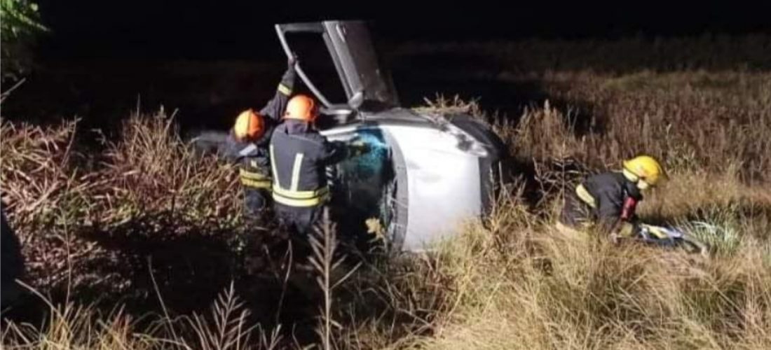 Accidente: dos mujeres protagonizaron un vuelco cerca de Adelia María