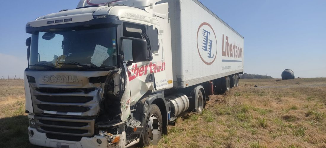 Accidente entre un camión y un tractor deja vecino de Villa Valeria con lesiones