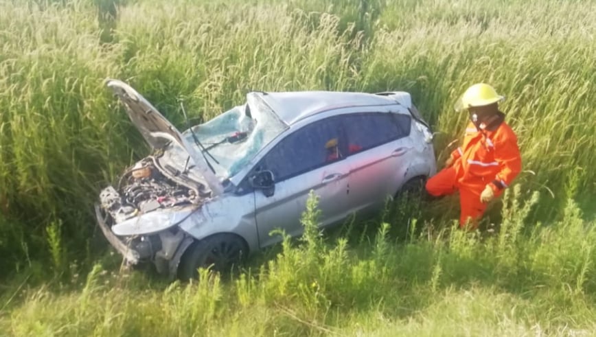 Vecino de Pincen perdió el control del auto y volcó en cercanías de Buchardo