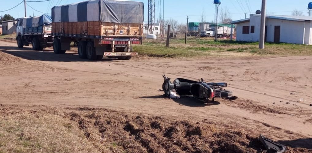 Un camión y una moto protagonizaron un accidente de tránsito en Italó