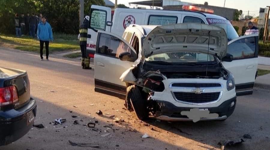 Accidente de tránsito: dos autos protagonizaron un violento choque en Jovita