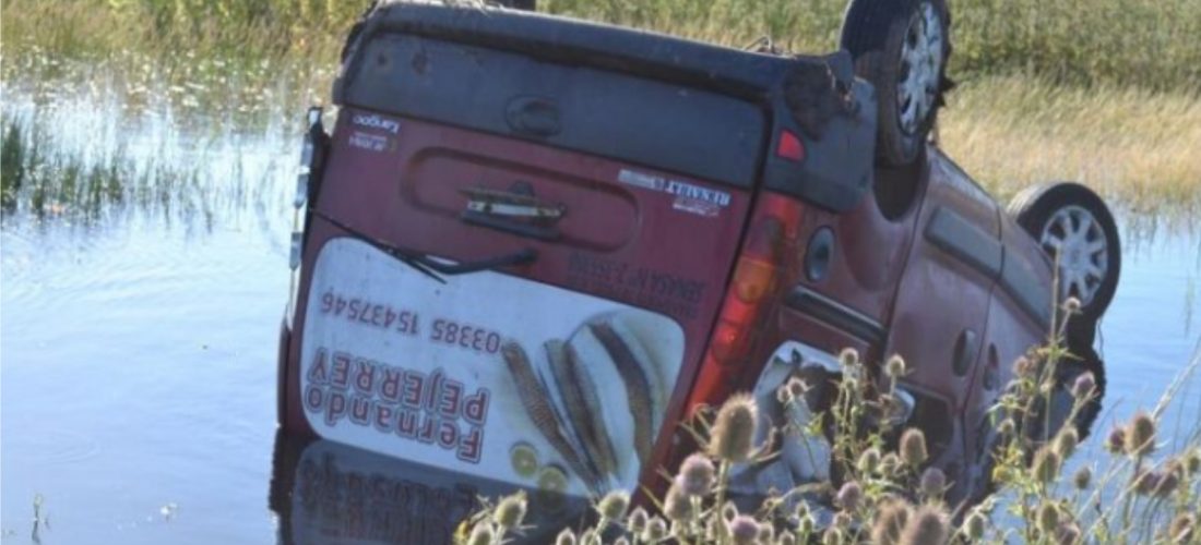 Accidente fatal: una mujer murió tras el vuelco de un utilitario cerca de Laboulaye