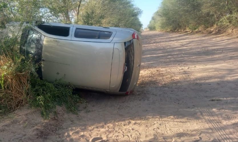 Joven de 19 años protagonizó un accidente al volcar el auto que conducía