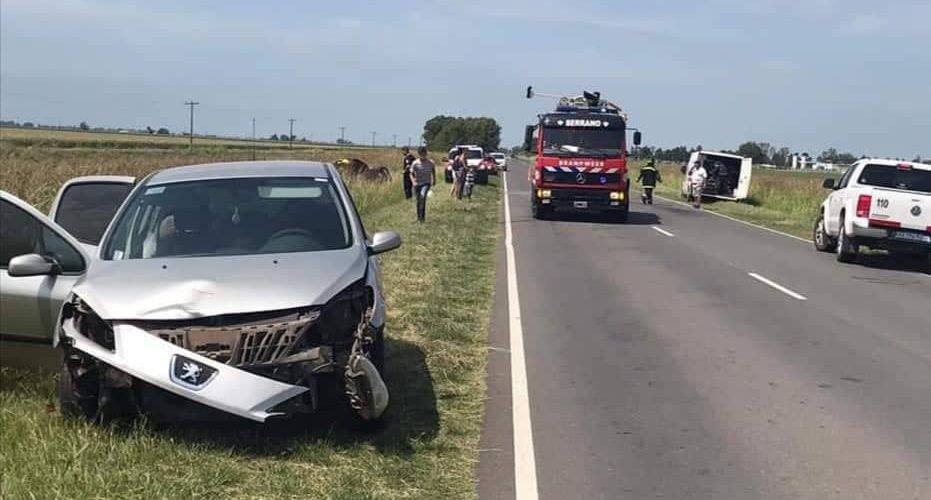 Dos autos protagonizaron un accidente sobre Ruta Nº 4, cerca de Serrano