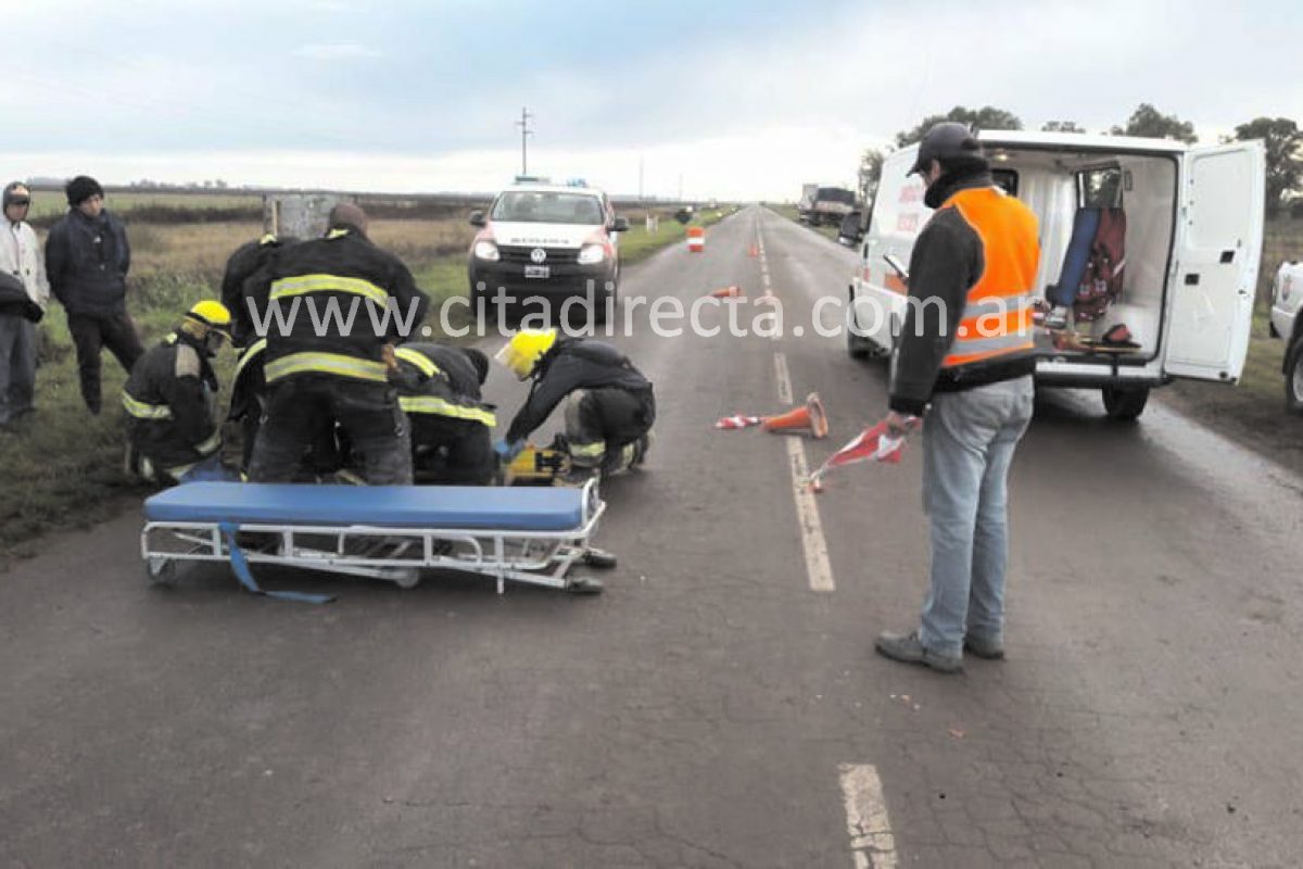 Serrano: cosechadora protagonizó un accidente en ruta 4 y hay un joven herido