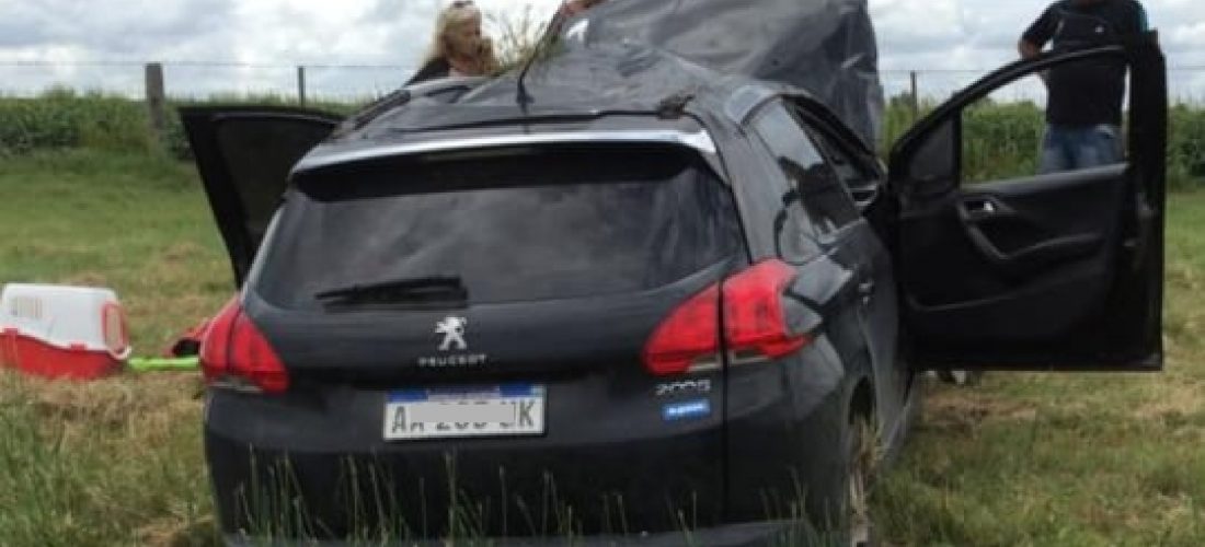 Madre e hijo, con lesiones tras volcar en ruta 7, cerca de Mackenna