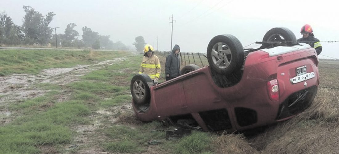 Accidente cerca de Jovita: automóvil protagonizó un vuelco