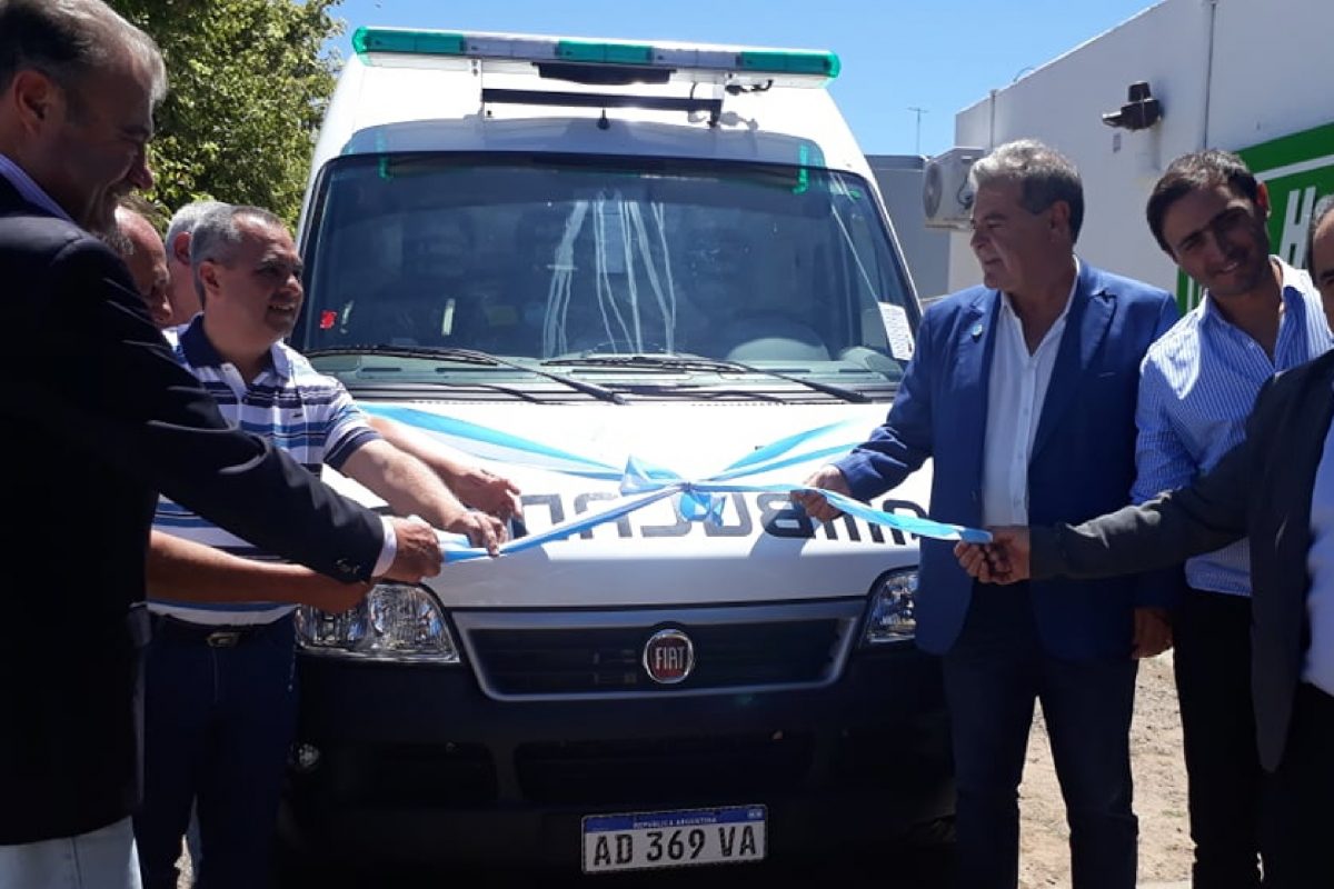 Provincia entregó en Serrano una ambulancia 0 km y $ 200.000 para el hospital municipal