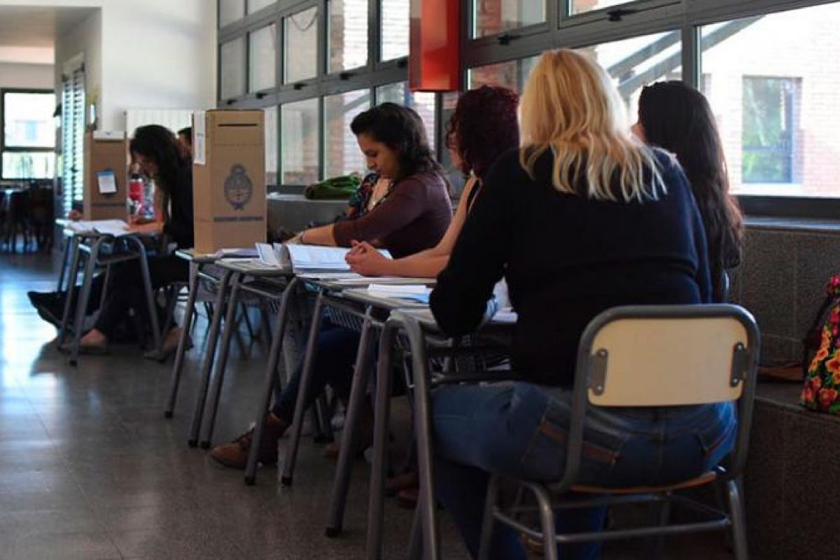 Elecciones 25 de junio: prohíben el uso de celulares en los recintos de votación