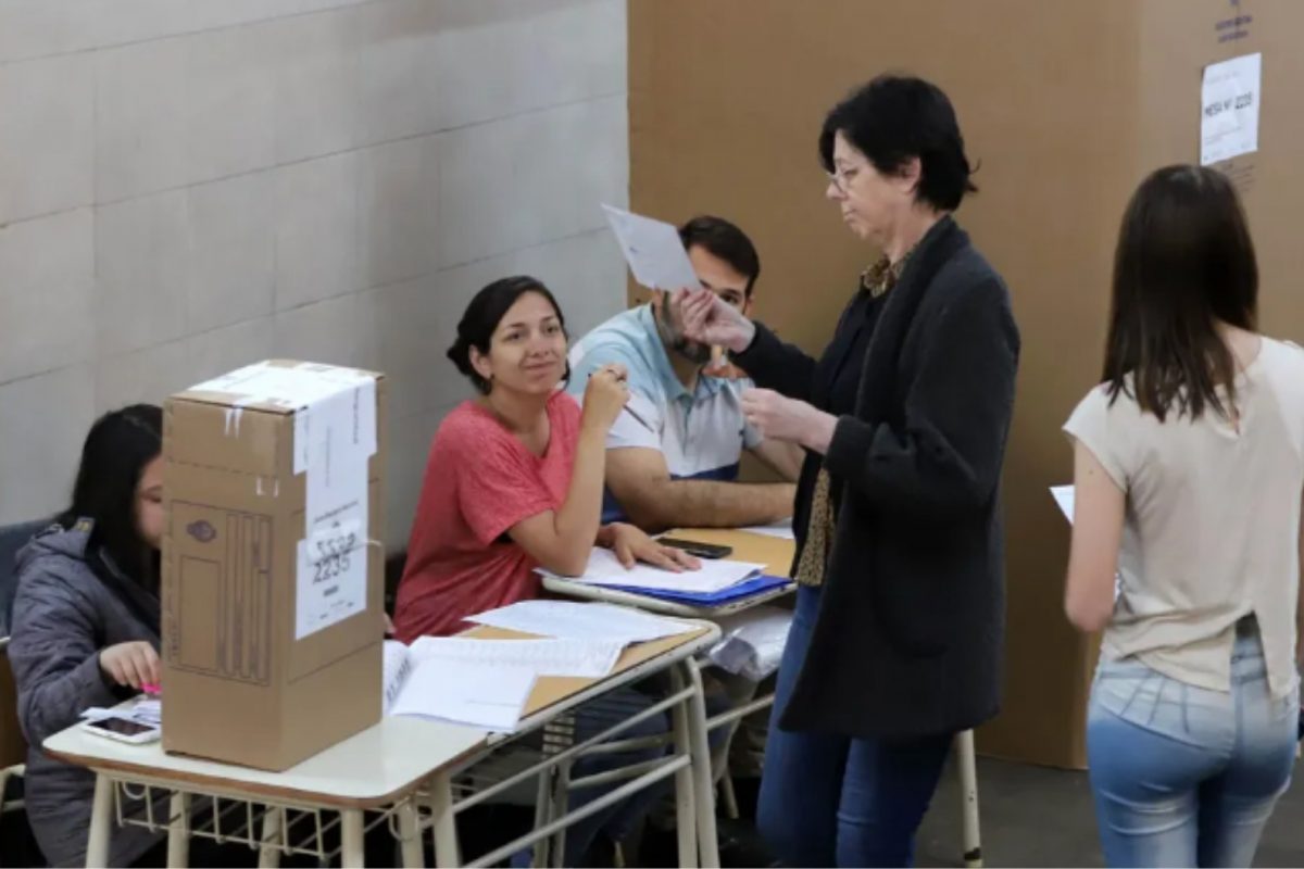 Elecciones 2023 en Córdoba: estiman que sufragó solo el 68% del padrón