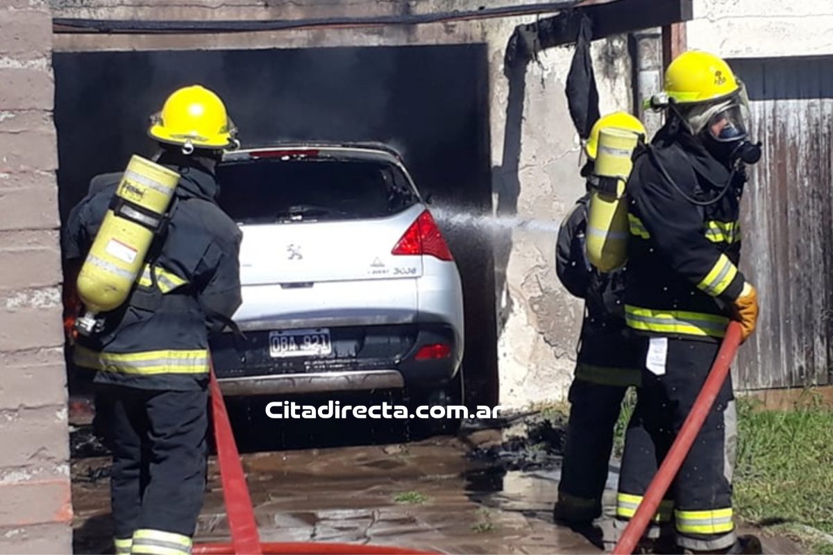 Serrano: incendio causó importantes daños a dos vehículos en una cochera