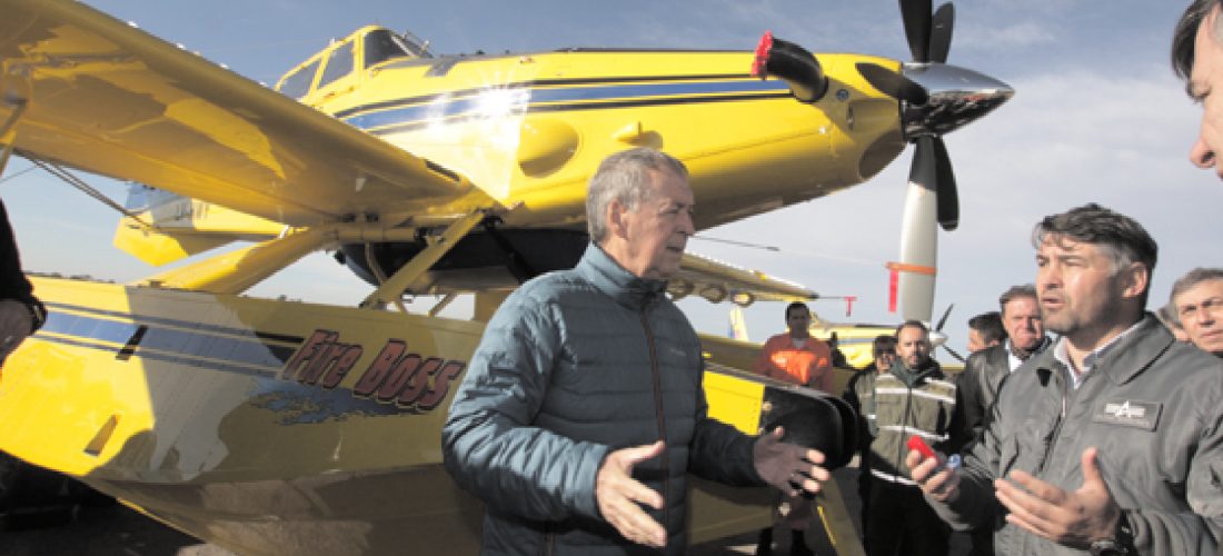 Schiaretti presentó el nuevo avión anfibio para combatir incendios