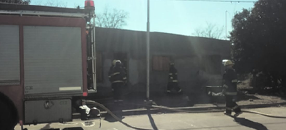 Laboulaye: policías rescatan a tres menores en un incendio domiciliario