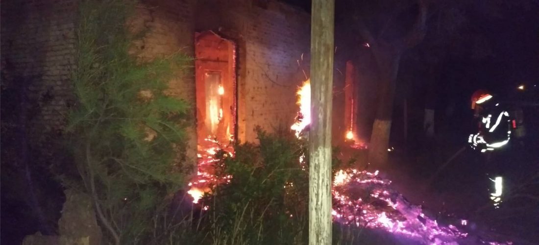 N. Bruzone: incendio causó importantes daños materiales en una vivienda
