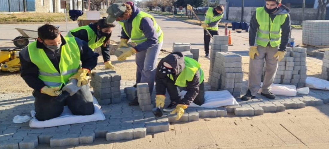 Buchardo: comenzó la colocación de pavimento articulado en calle Las Heras