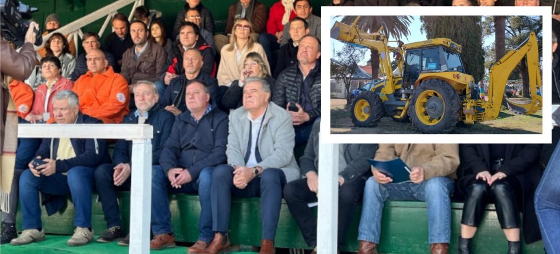 Busso encabezó el acto oficial de Expo Laboulaye y entregó un tractor a la Rural