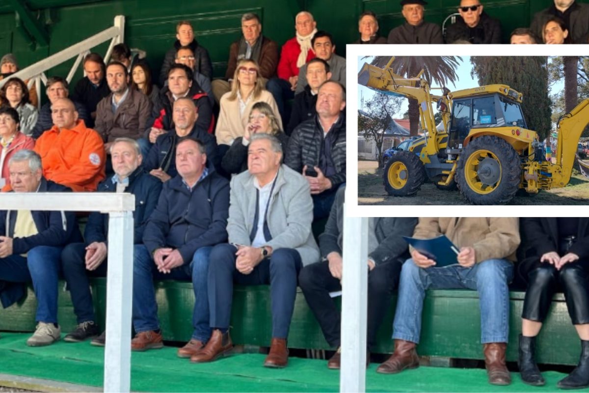 Busso encabezó el acto oficial de Expo Laboulaye y entregó un tractor a la Rural