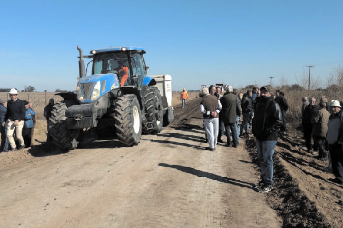 Caminos rurales: aplicación de “suelo cemento”, con tecnología holandesa