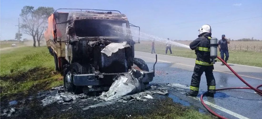 Bomberos controlaron incendio de un camión con carga de maní en el sur provincial
