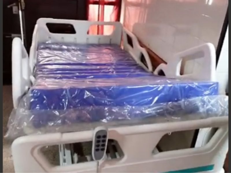 Del Campillo: vecinos donaron una camilla eléctrica al hospital por valor de $640.000