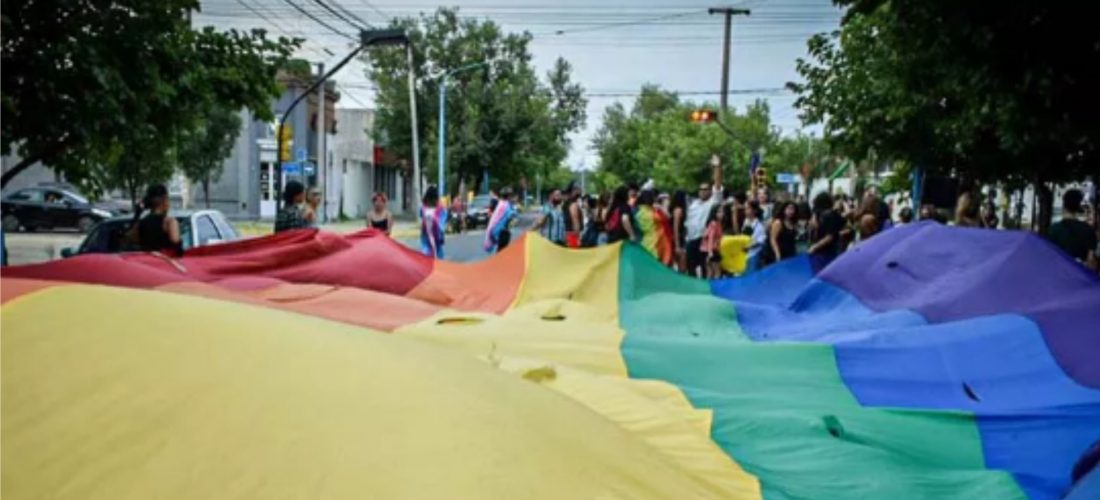 La Carlota tuvo este domingo su primera Marcha del Orgullo LGBTIQ+