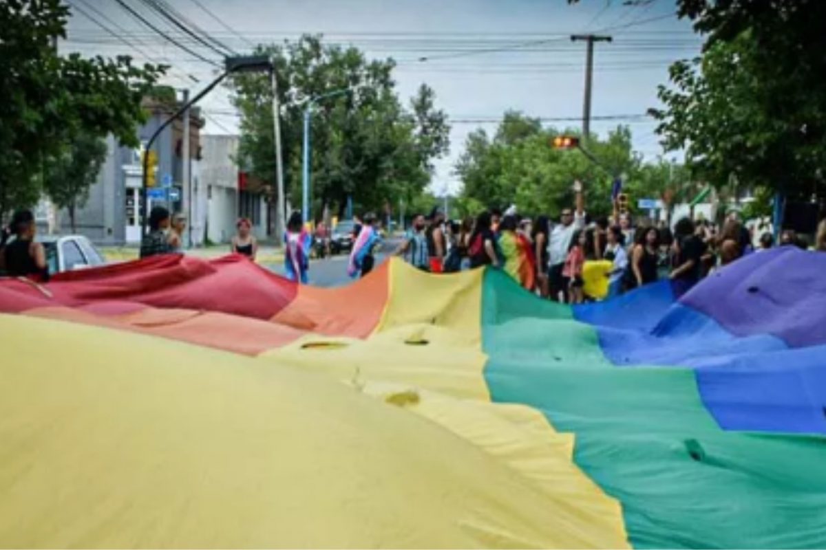 La Carlota tuvo este domingo su primera Marcha del Orgullo LGBTIQ+