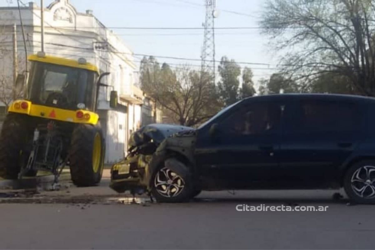 Huinca: chocó un tractor estacionado y sufrió importantes lesiones en la cabeza