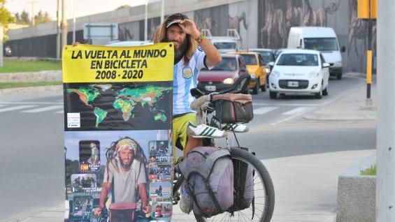 Recorrió el mundo durante siete años en bici y ahora volvió a Córdoba