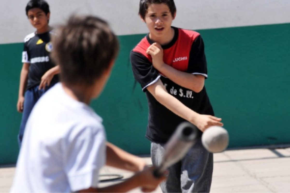 En Córdoba, los estudiantes podrán hacer educación física sin barbijo al aire libre