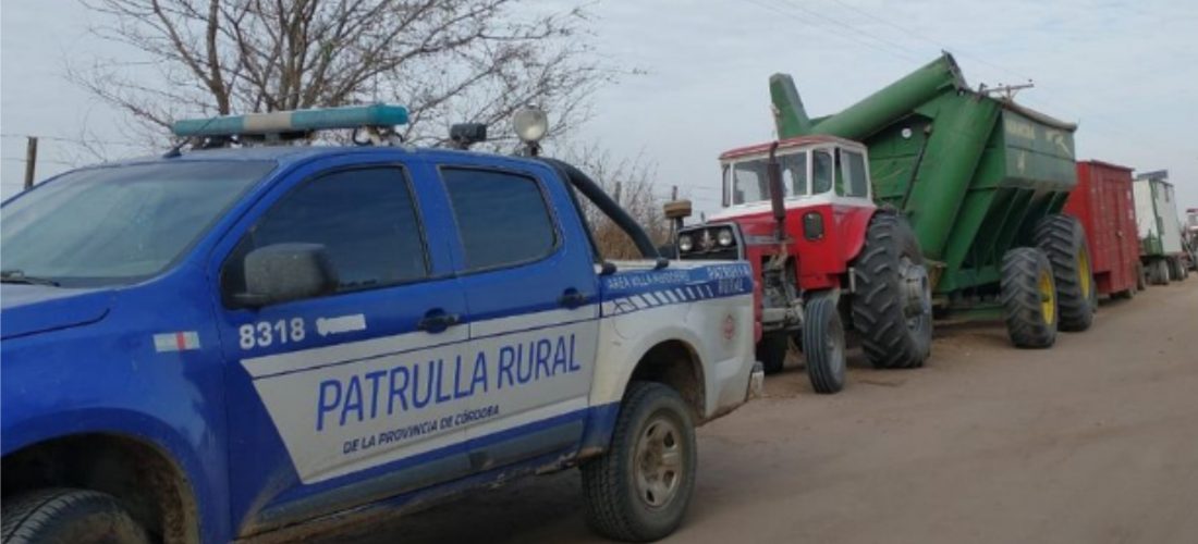 Un peligro: circulaba con seis enganches, sin luces ni banderas reglamenarias