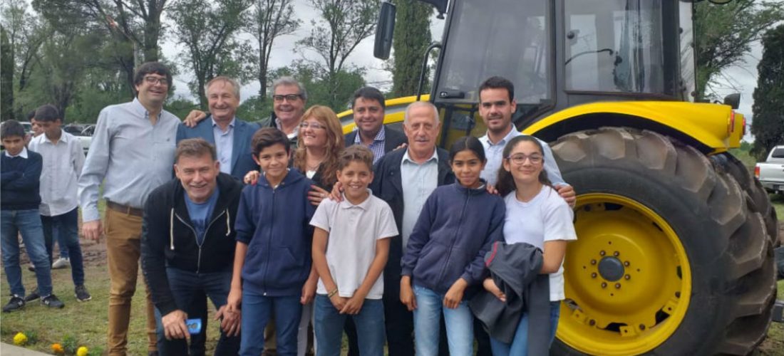 En V. Huidobro y Del Campillo, la Provincia entregó equipos a escuelas agrotécnicas