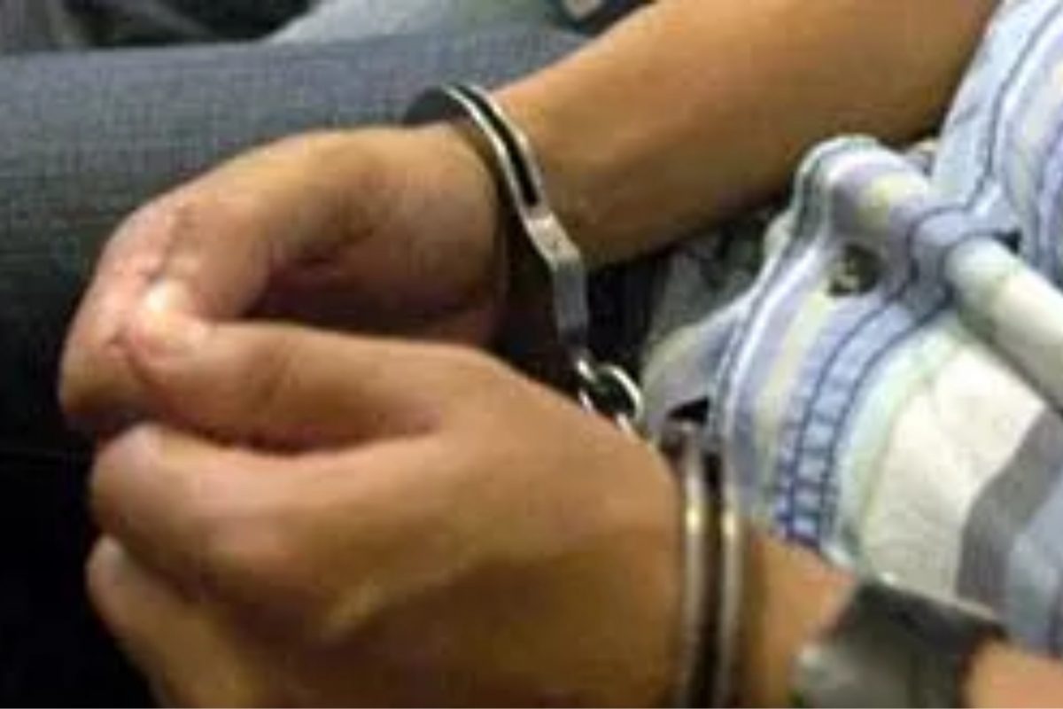 Huinca: preso tras discutir y agarrar a fierrazos el auto de un comerciante