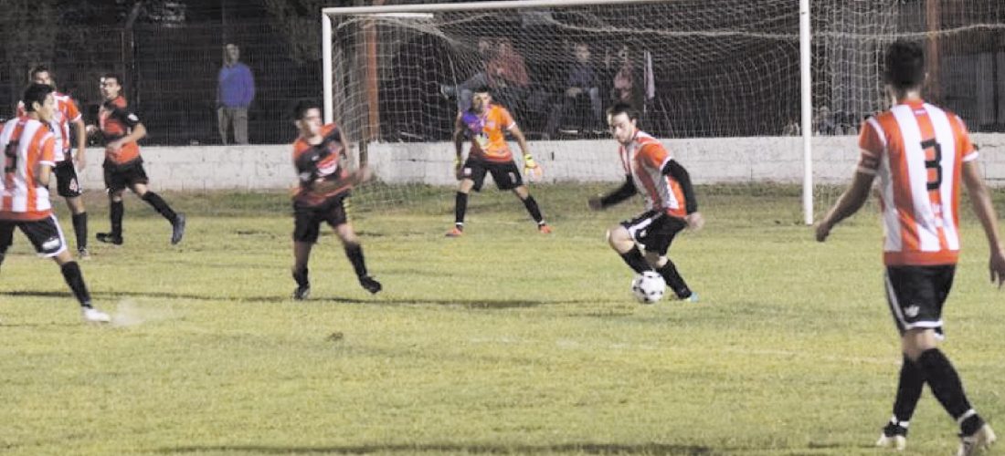 Con un gol sobre el final, Estudiantes rescató un punto en el clásico levallense