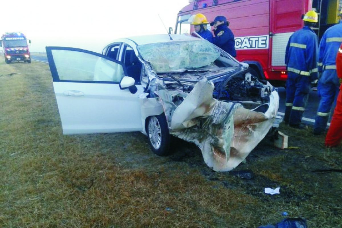 Ruta 7: accidente entre auto y camión dejó como saldo dos mujeres heridas