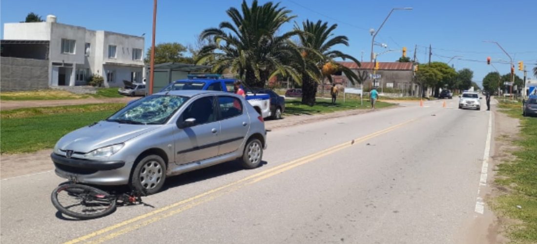 Auto y bicicleta protagonizaron accidente de tránsito: solo daños materiales