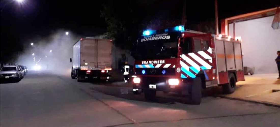 Huinca: se le prendió fuego el camión y lo llevó hasta el cuartel de bomberos