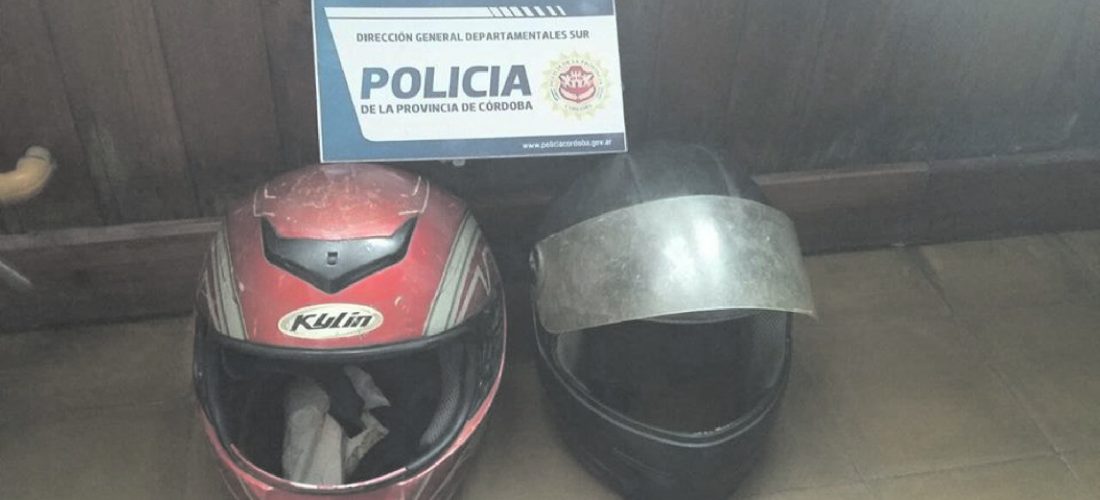 Huinca: robaron cascos y huyeron; la Policía los recuperó más tarde
