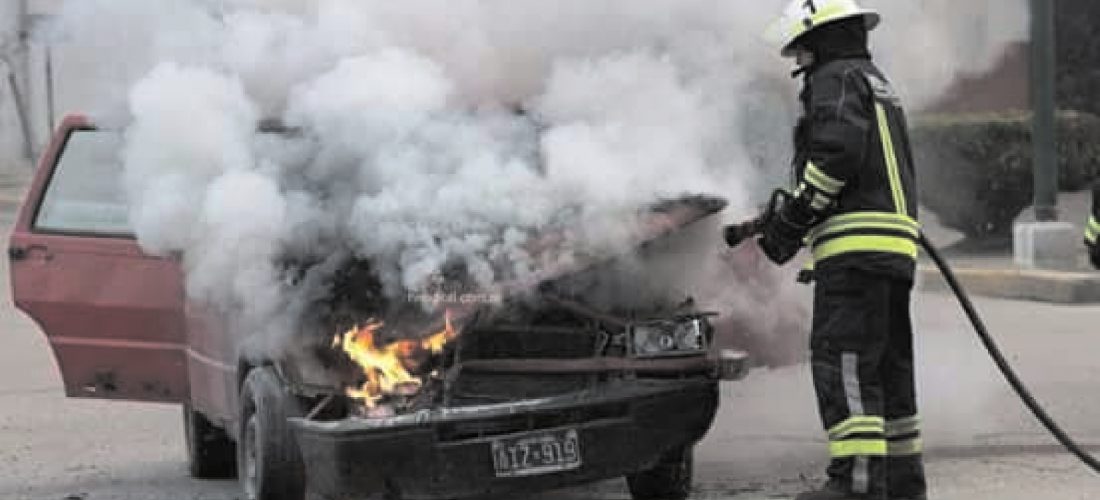 Huinca: auto se incendió tras colisionar con una camioneta