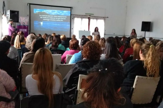 Programa Lideresas: se realizó en Huinca el taller de “Conversaciones Poderosas”