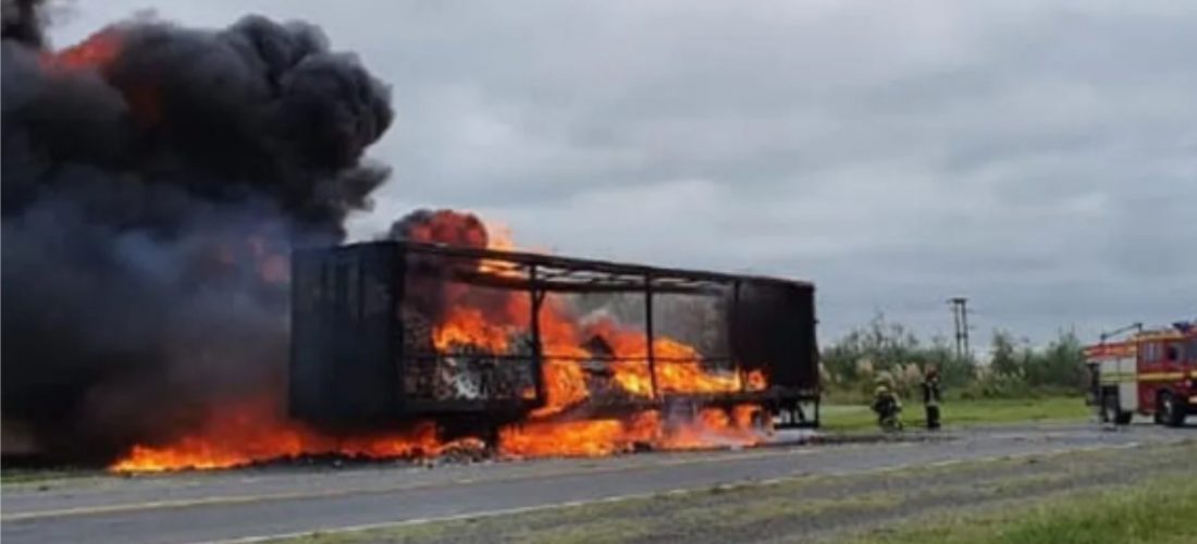 Se incendió el acoplado de un camión en cercanías de Vicuña Mackenna